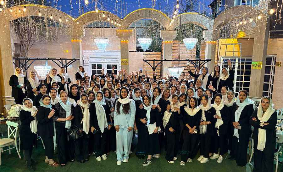 🔥 بهترین آموزش کاشت ناخن با مدرک بین المللی در اصفهان (معرفی ۱۴ مرکز) 💅 4 مدرسه آرایشگری- آموزشگاه کاشت ناخن در اصفهان